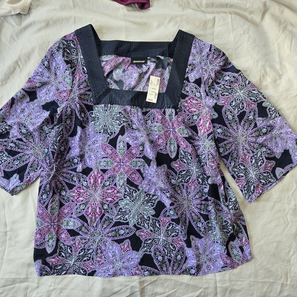 NWT Floral Feminine Flowy Kimono Square Satin Neckline Size 22/24